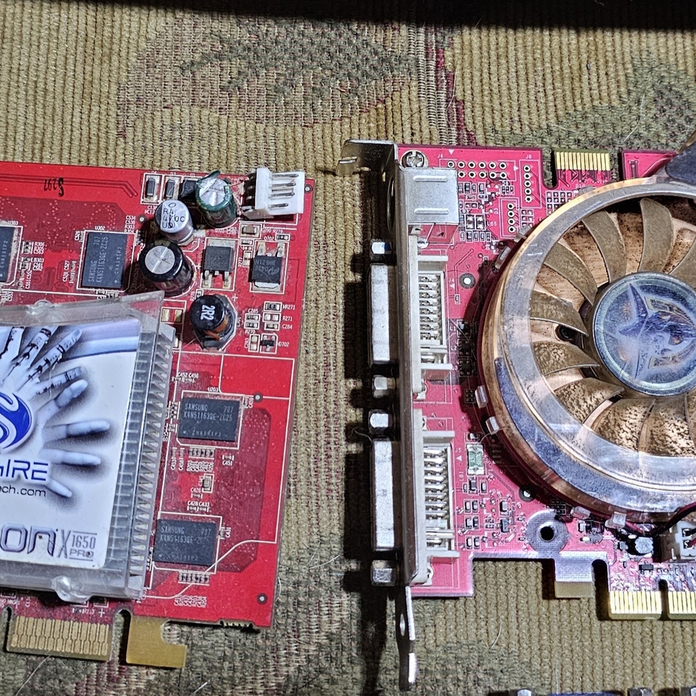 FireGL Graphics Card - Red - Picture 2 of 9